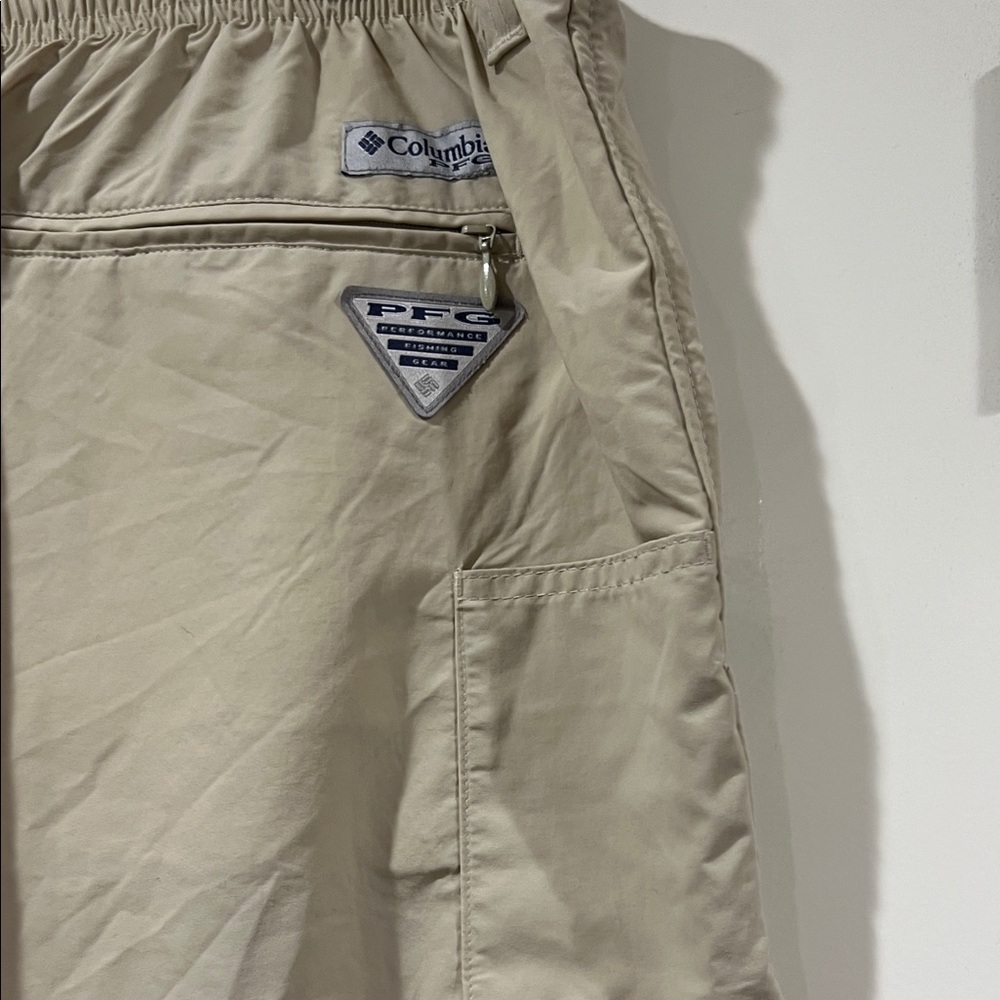 Columbia Omni-Shade Men's Khaki Performance Shorts - Picture 6 of 10